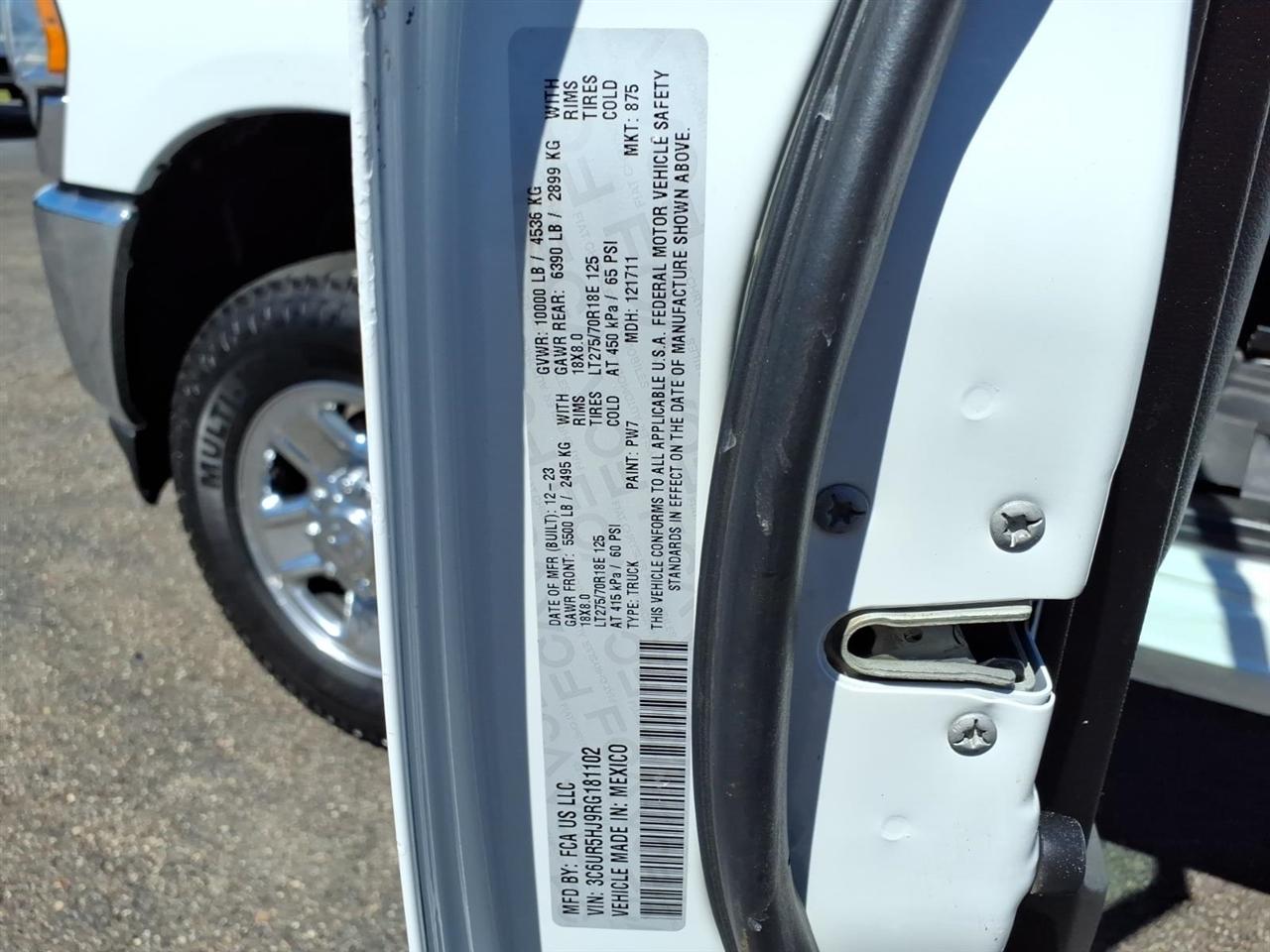 RAM 2500 Tradesman 4x4 Crew Cab 8' Box 2024