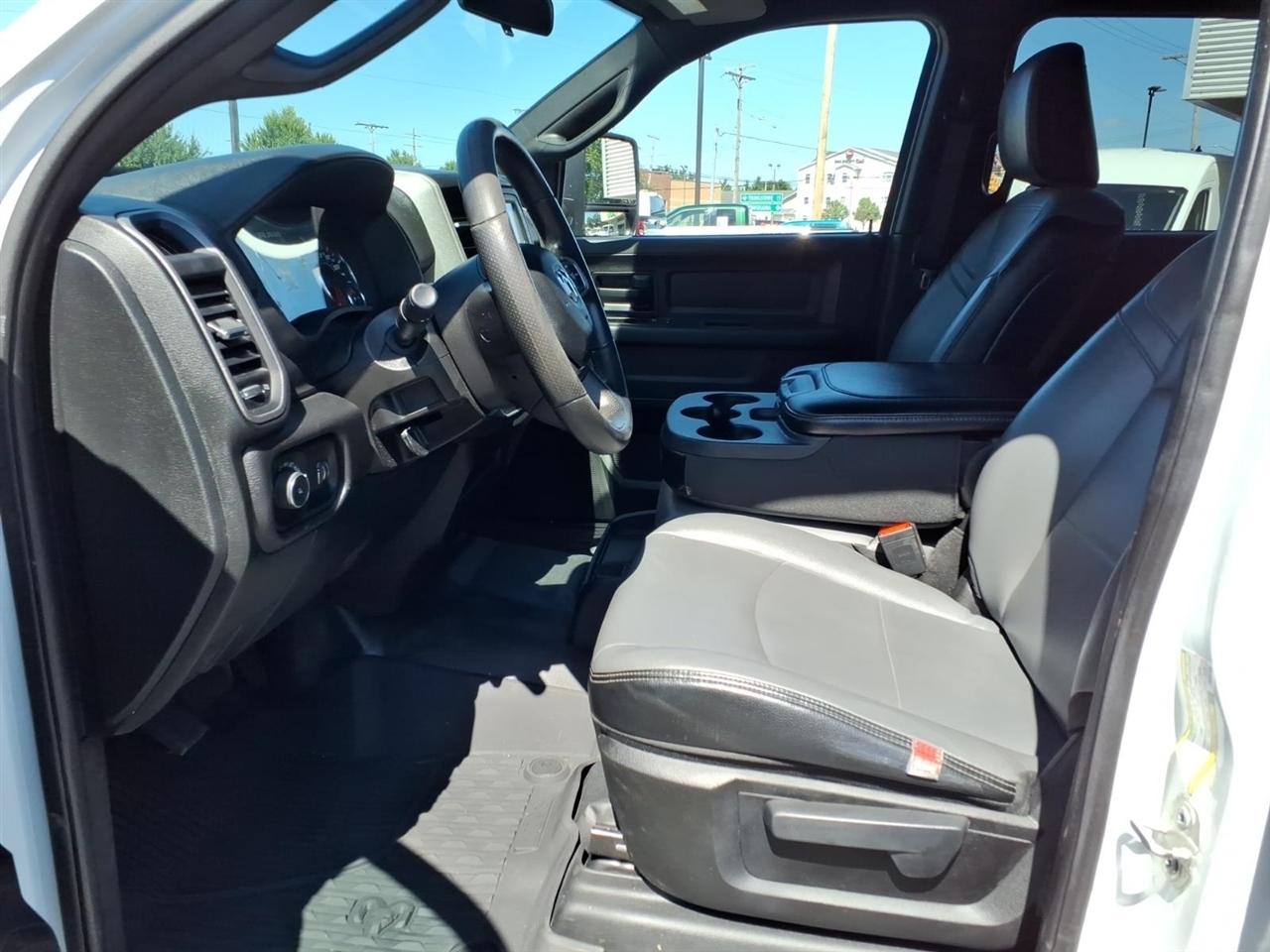 RAM 2500 Tradesman 4x4 Crew Cab 8' Box 2024
