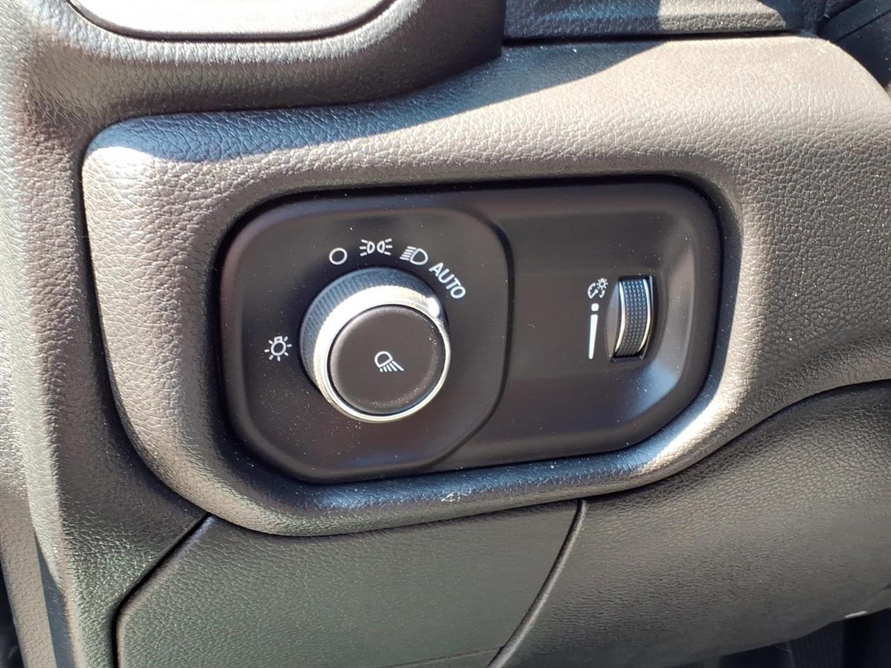 RAM 2500 Tradesman 4x4 Crew Cab 8' Box 2024