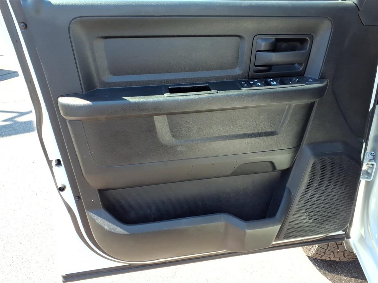 RAM 2500 Tradesman 4x4 Crew Cab 8' Box 2024