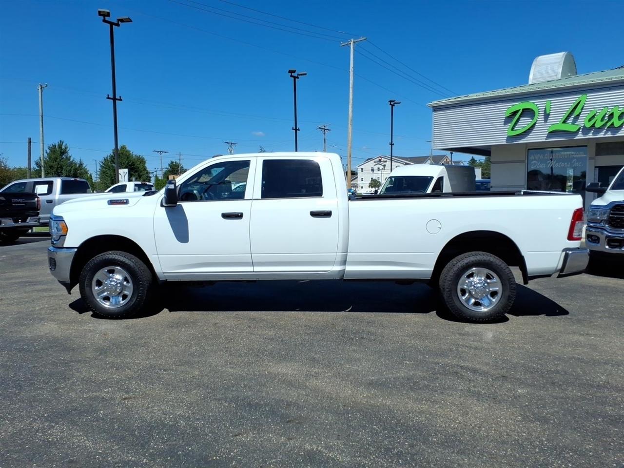 RAM 2500 Tradesman 4x4 Crew Cab 8' Box 2024