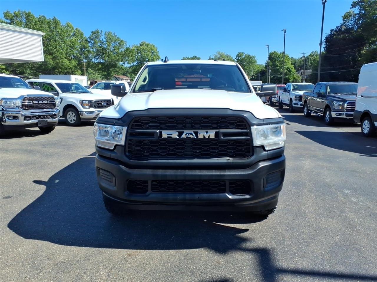 RAM 2500 Tradesman 4x4 Crew Cab 8' Box 2020