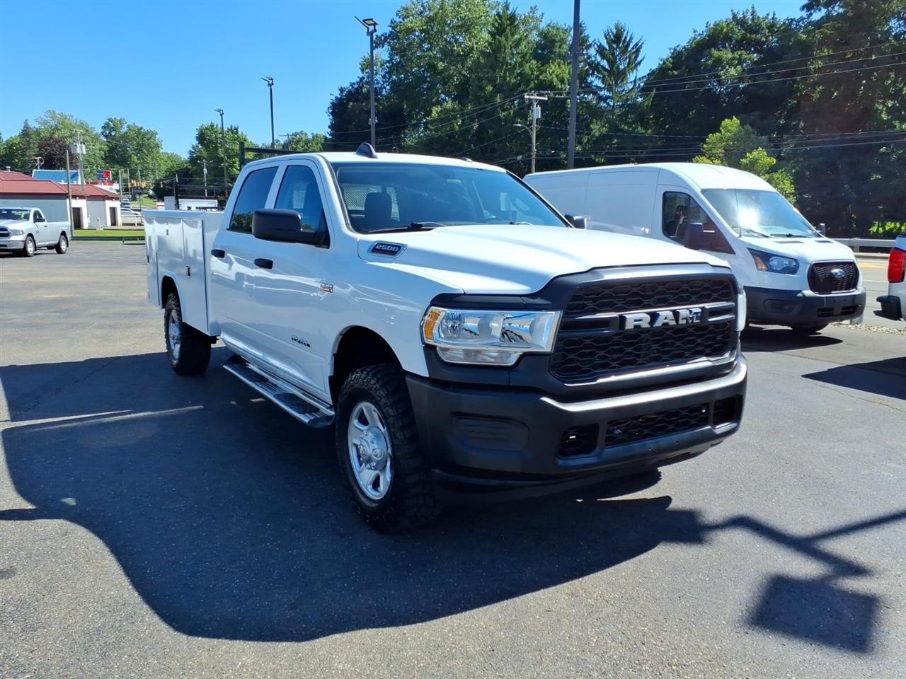 RAM 2500 Tradesman 4x4 Crew Cab 8' Box 2020