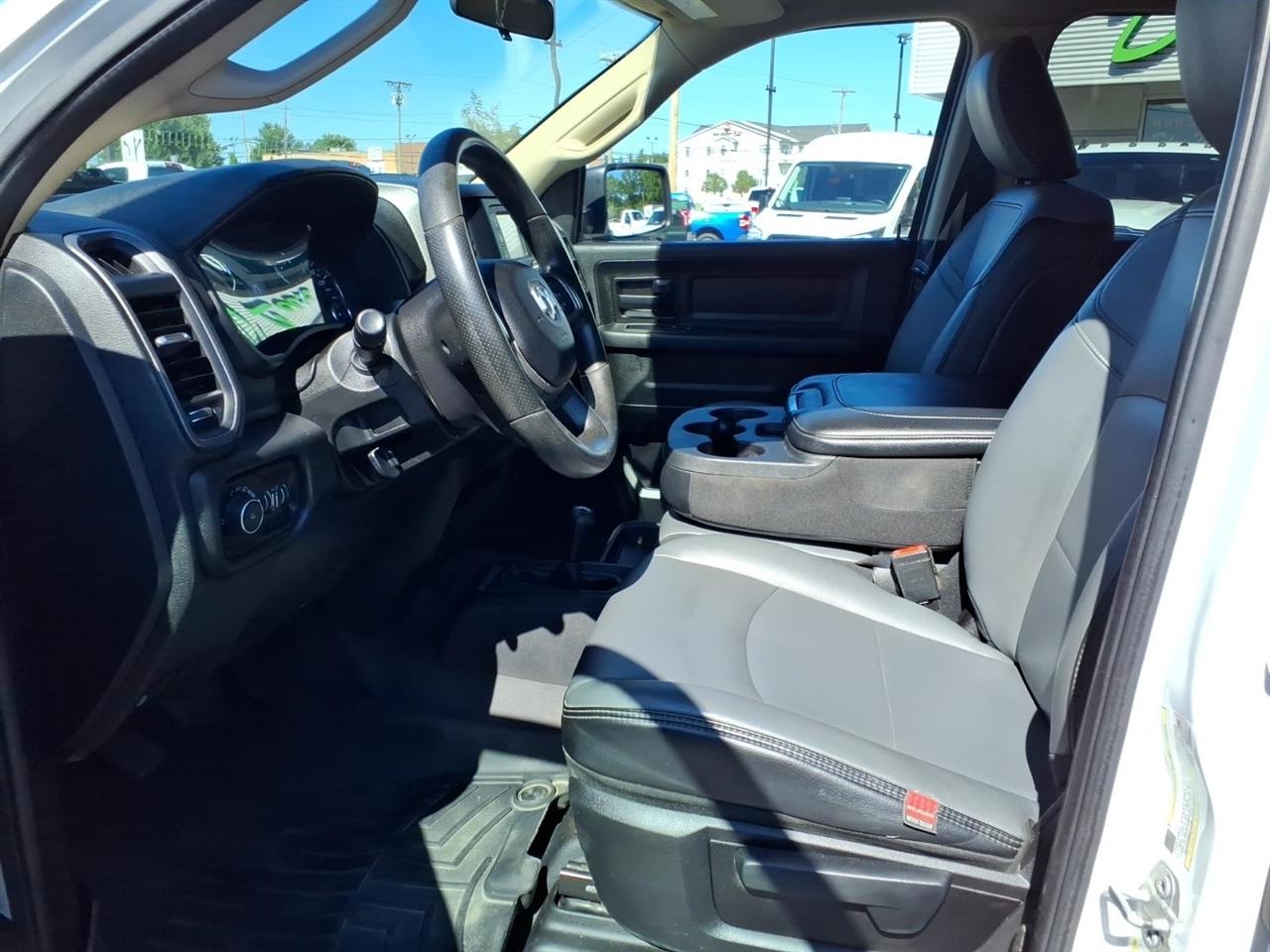 RAM 2500 Tradesman 4x4 Crew Cab 8' Box 2020
