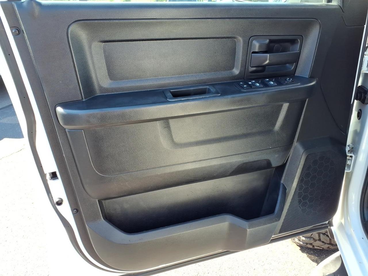 RAM 2500 Tradesman 4x4 Crew Cab 8' Box 2020