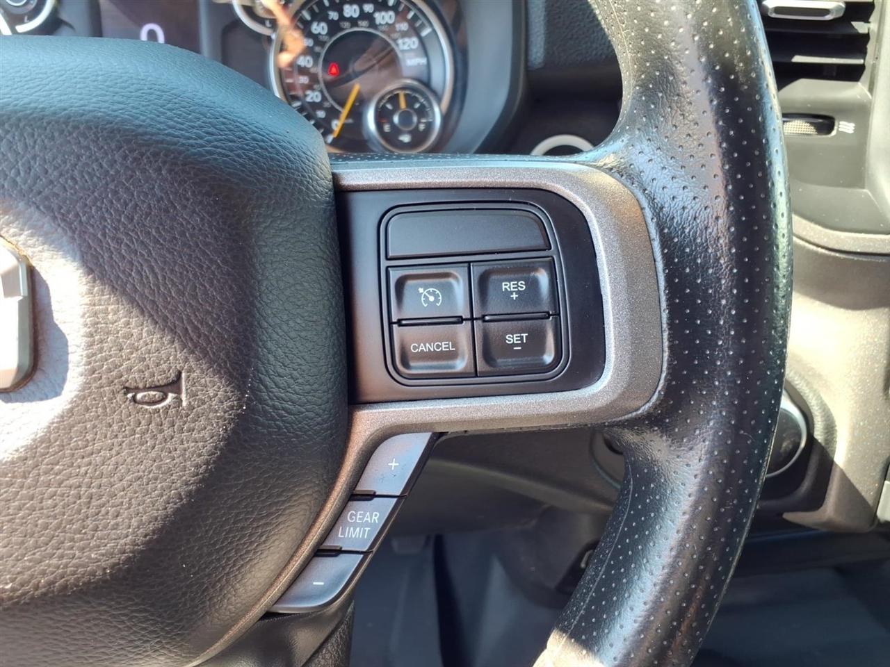 RAM 2500 Tradesman 4x4 Crew Cab 8' Box 2020