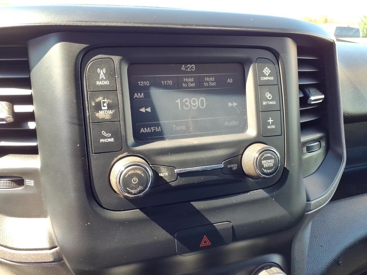 RAM 2500 Tradesman 4x4 Crew Cab 8' Box 2020