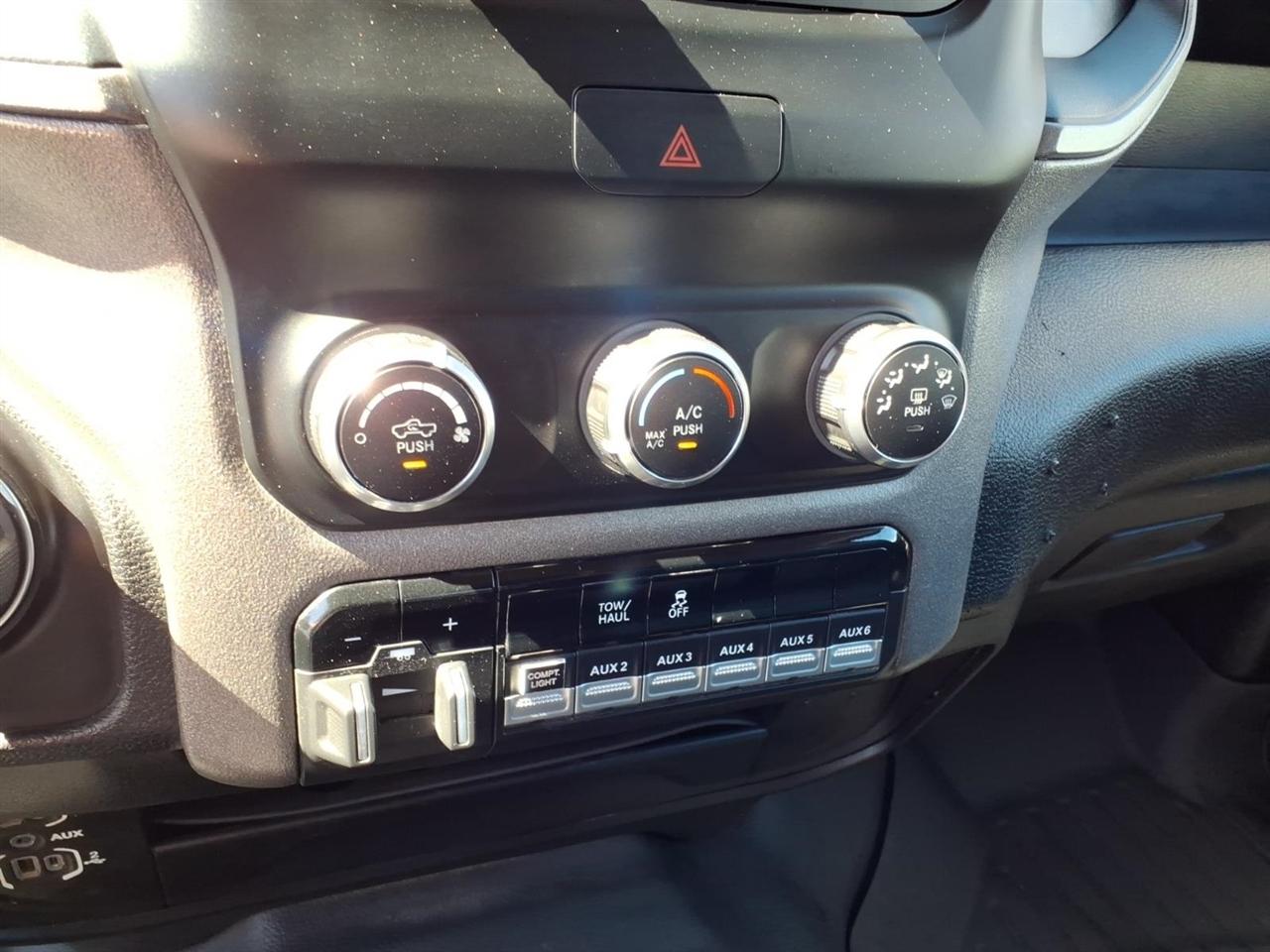 RAM 2500 Tradesman 4x4 Crew Cab 8' Box 2020