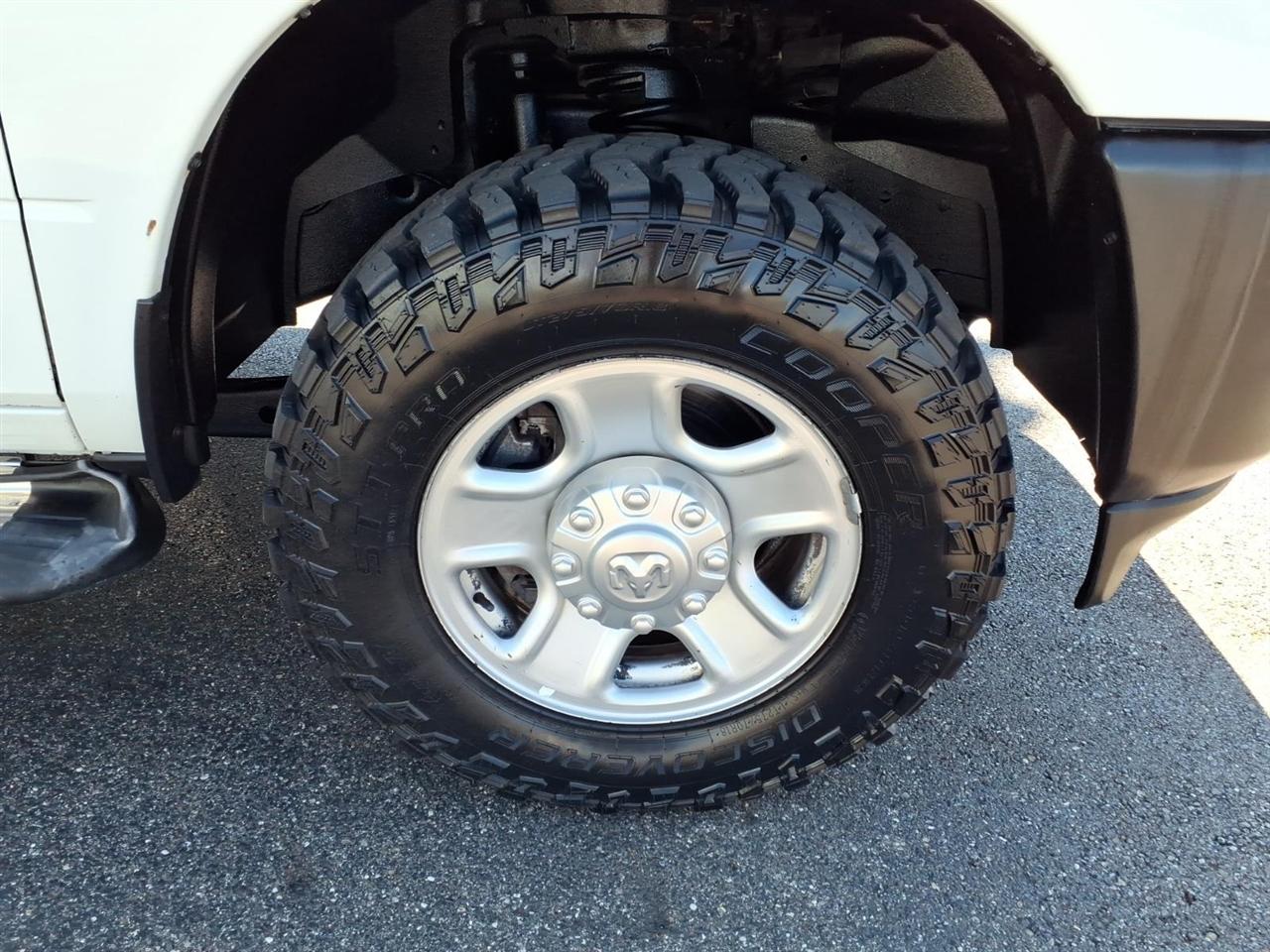 RAM 2500 Tradesman 4x4 Crew Cab 8' Box 2020