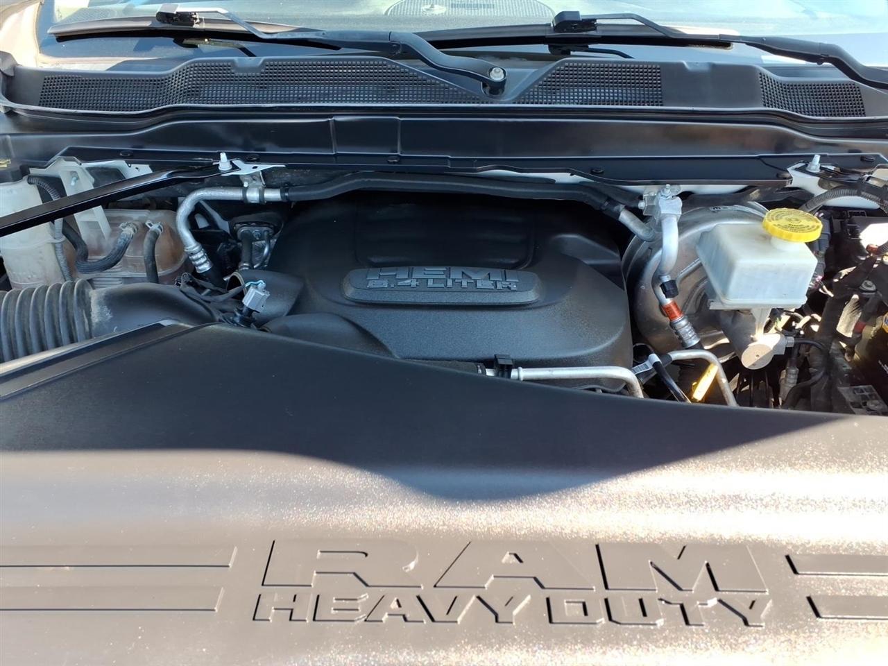 RAM 2500 Tradesman 4x4 Crew Cab 8' Box 2020