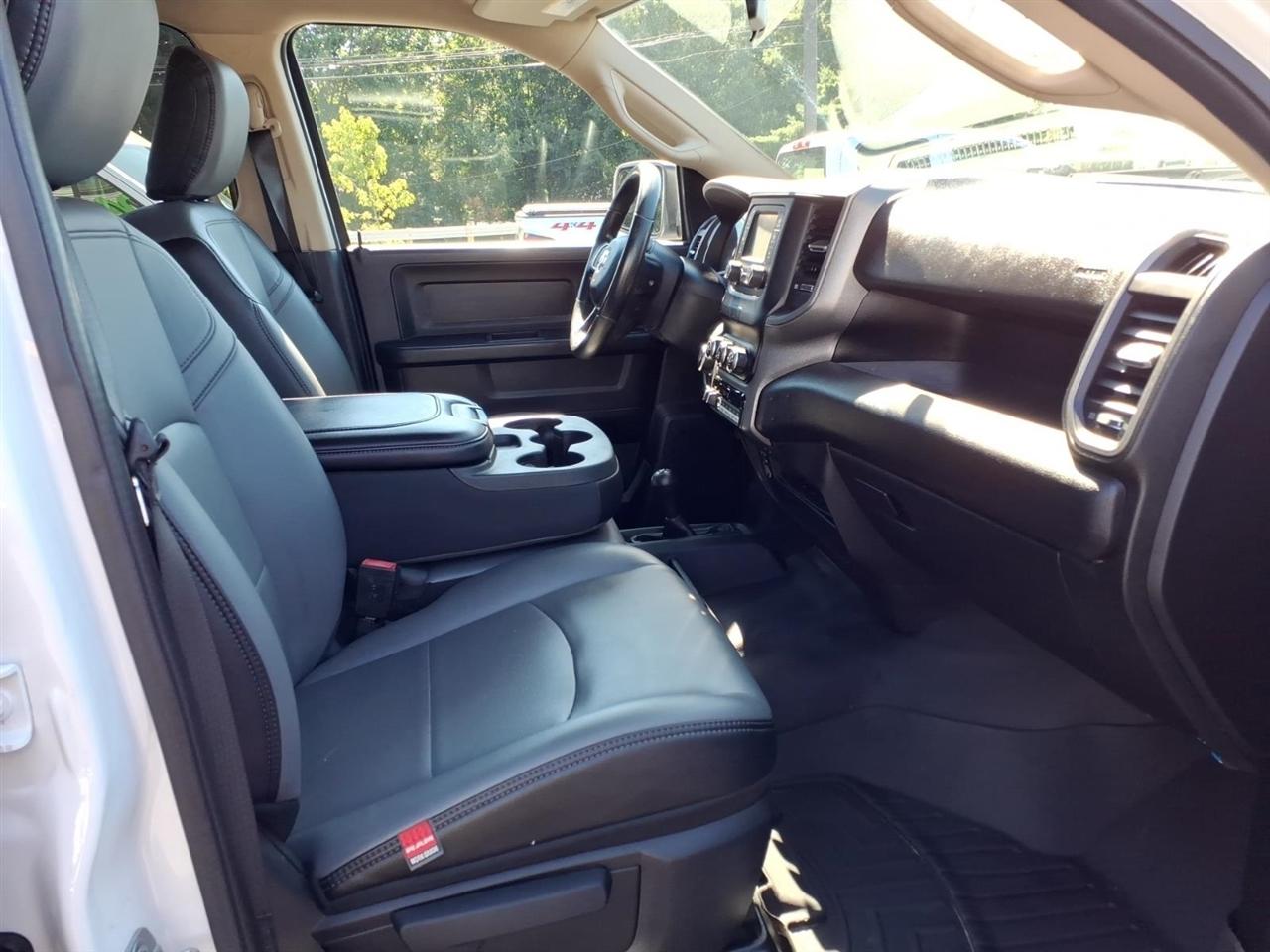 RAM 2500 Tradesman 4x4 Crew Cab 8' Box 2020