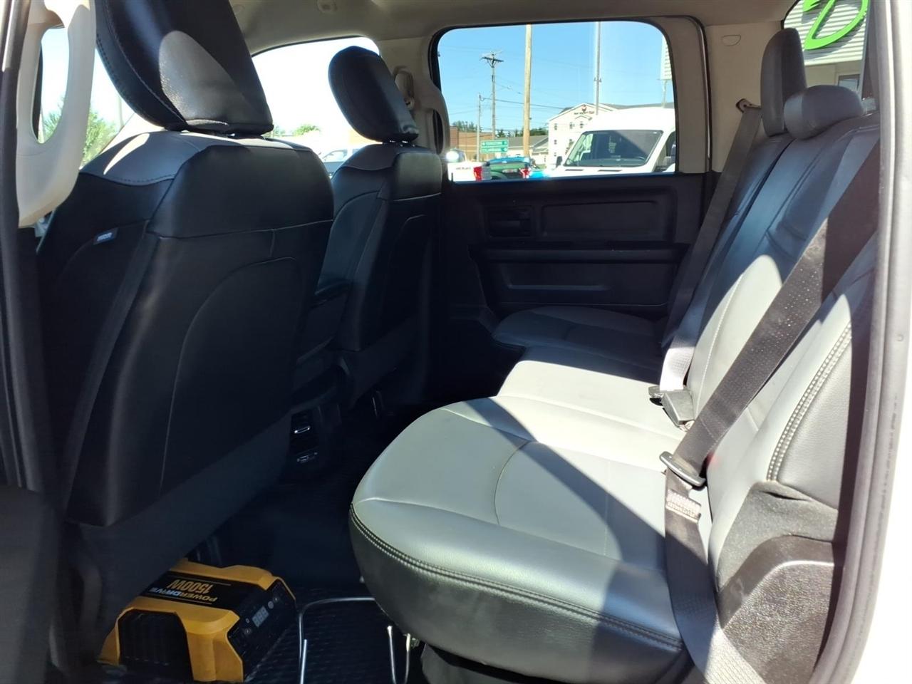 RAM 2500 Tradesman 4x4 Crew Cab 8' Box 2020