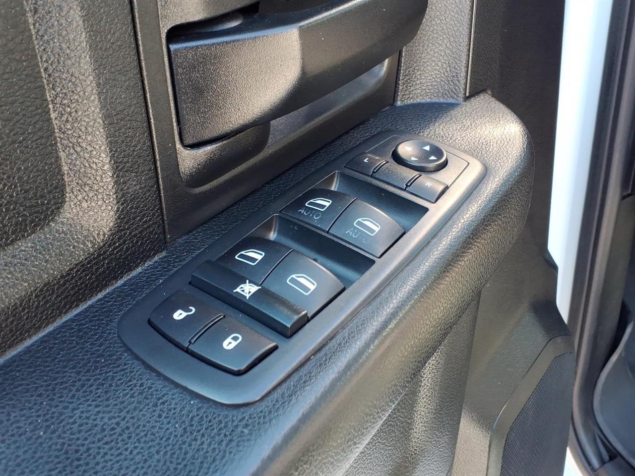 RAM 2500 Tradesman 4x4 Crew Cab 8' Box 2020