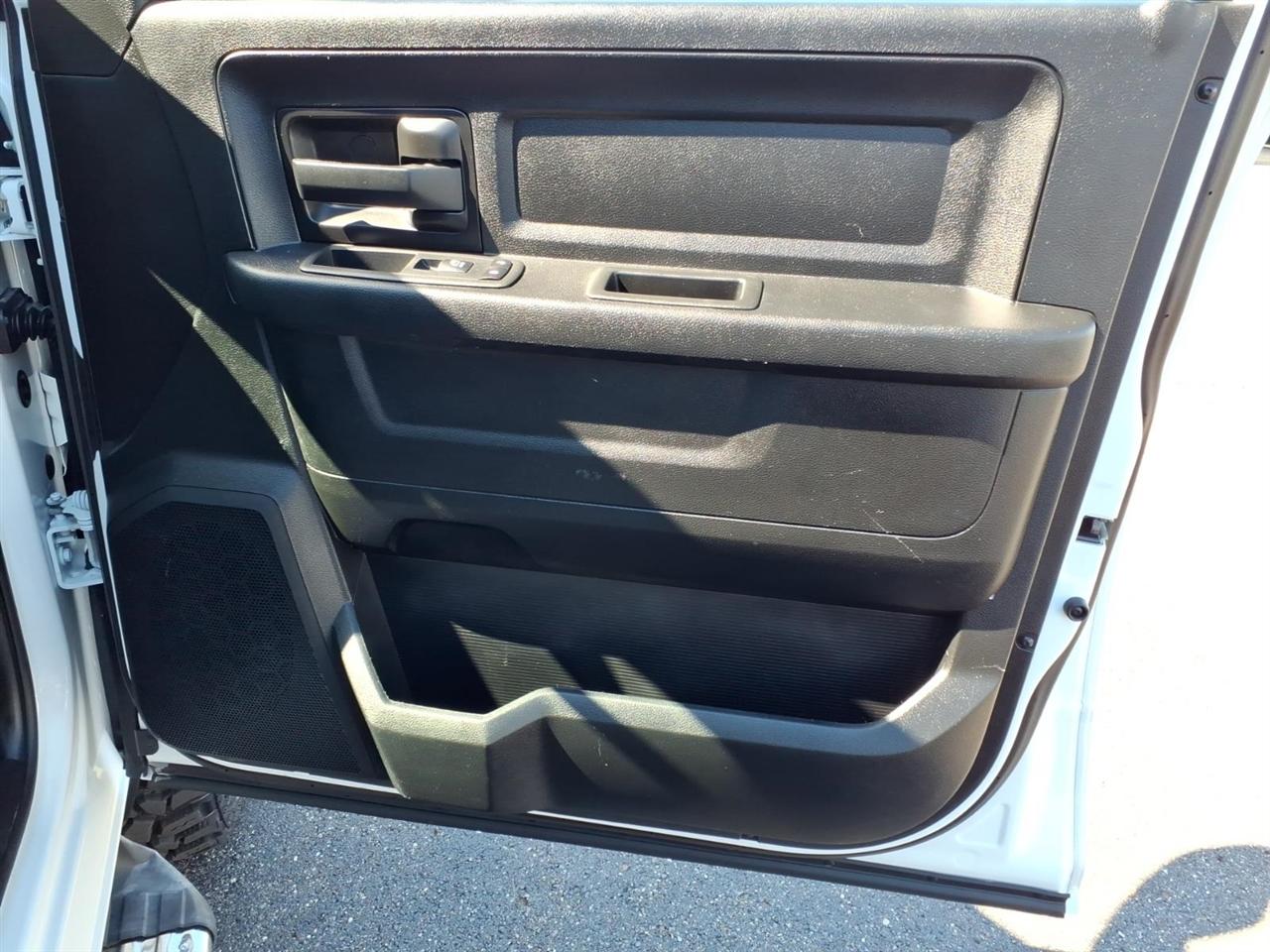 RAM 2500 Tradesman 4x4 Crew Cab 8' Box 2020