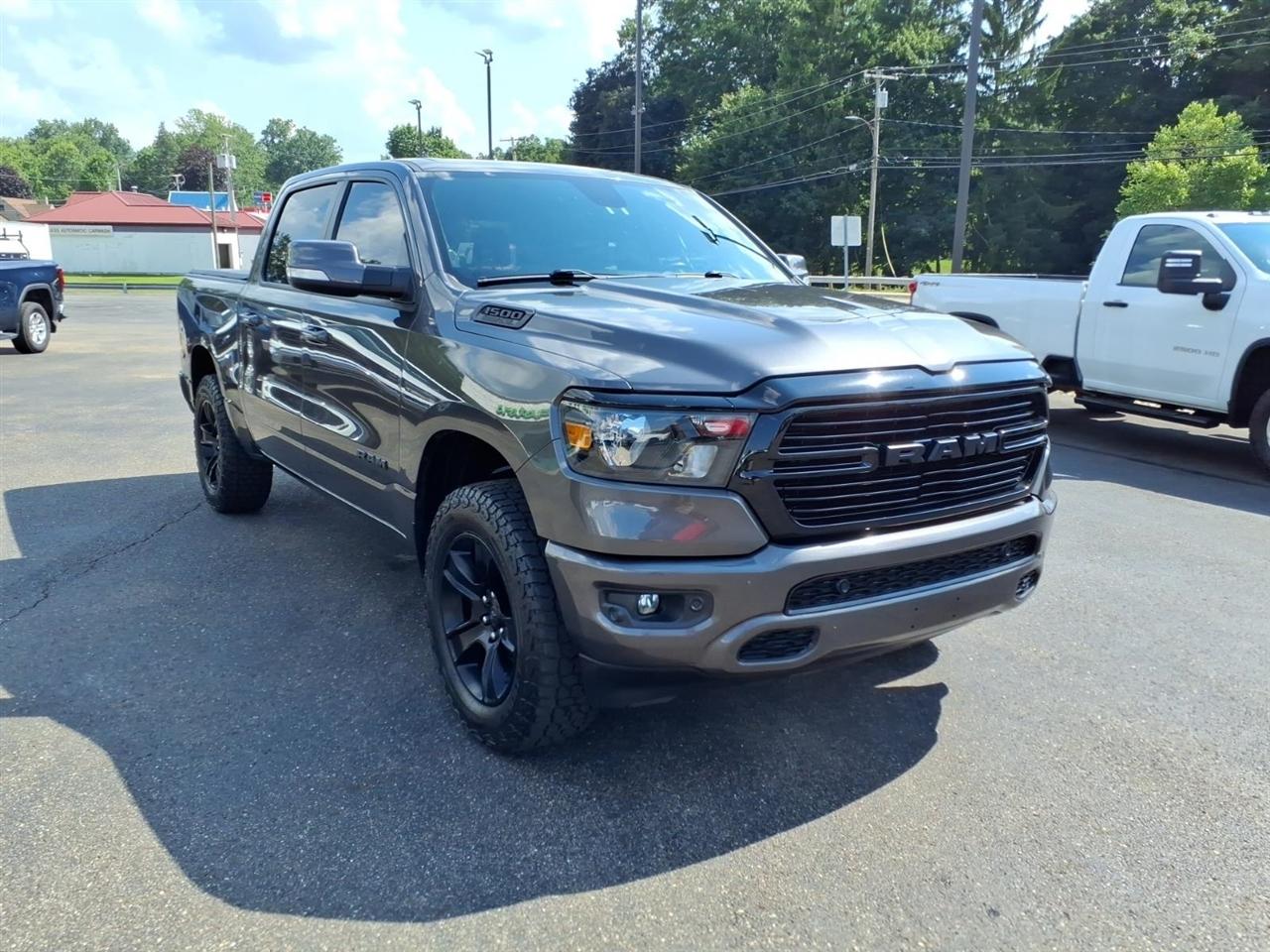 RAM 1500 Big Horn 4x4 Crew Cab 5'7" Box 2020