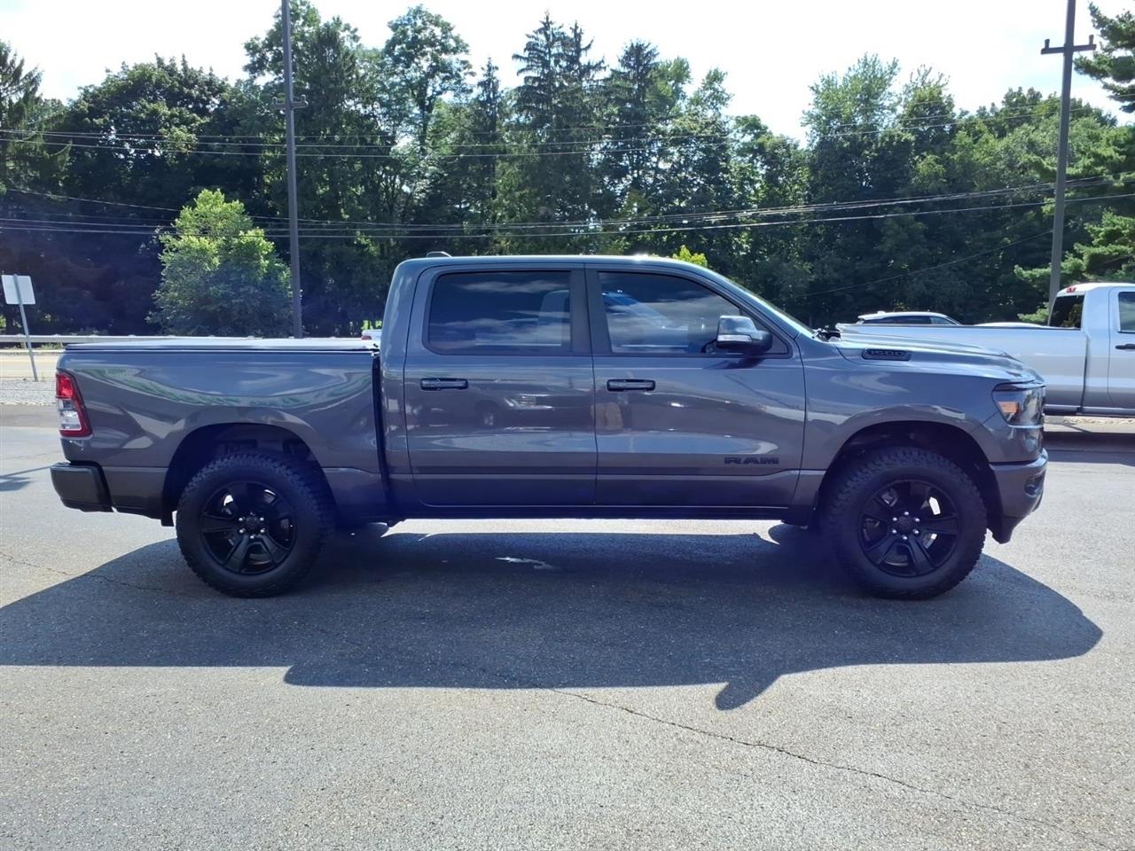 RAM 1500 Big Horn 4x4 Crew Cab 5'7" Box 2020