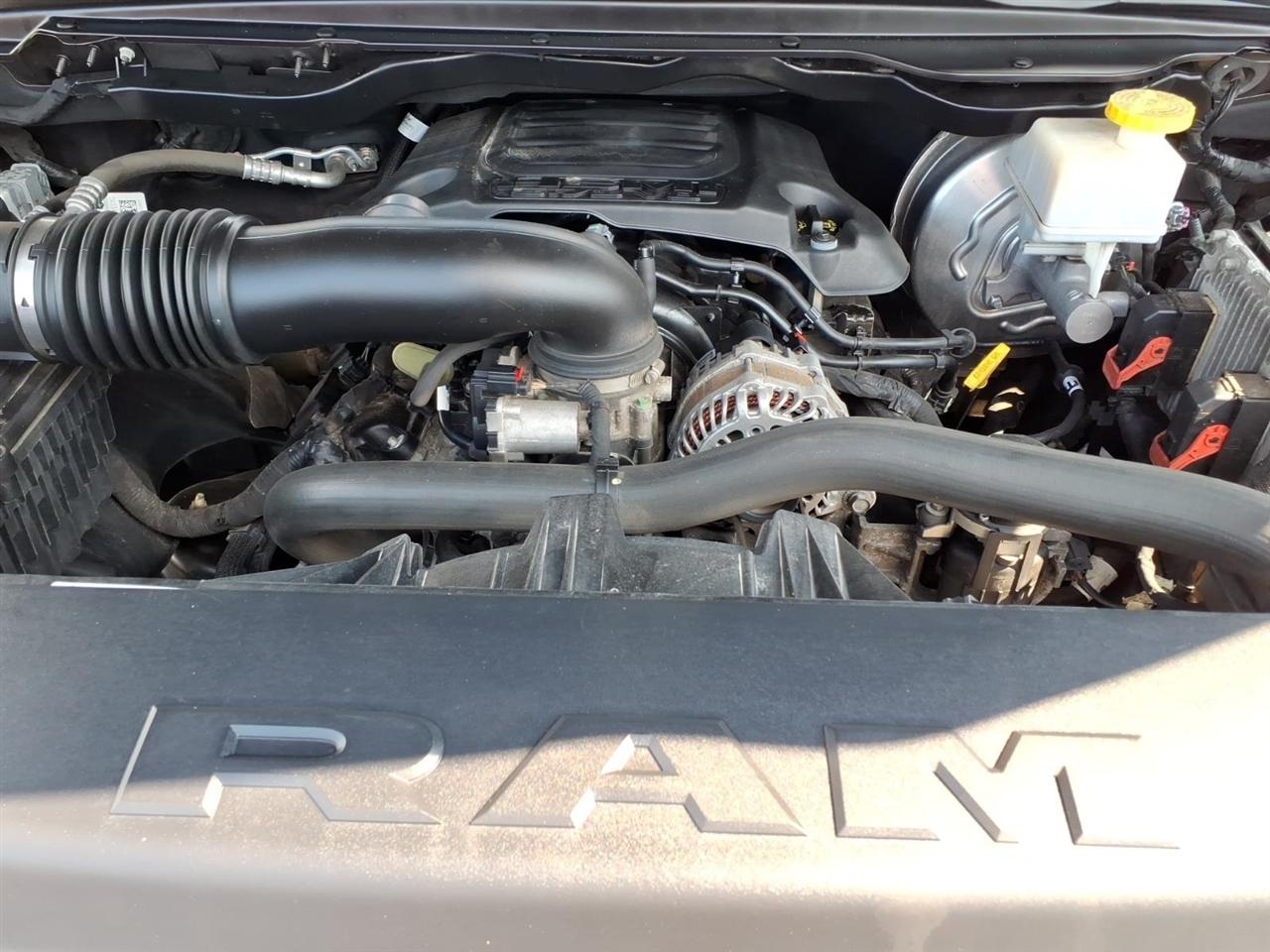 RAM 1500 Big Horn 4x4 Crew Cab 5'7" Box 2020