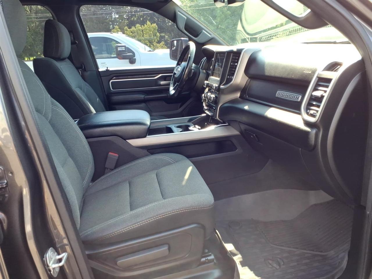 RAM 1500 Big Horn 4x4 Crew Cab 5'7" Box 2020