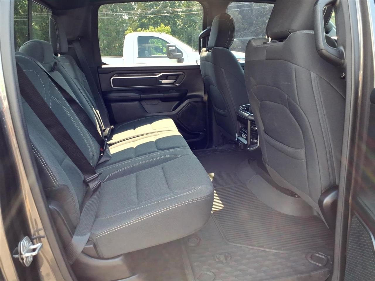 RAM 1500 Big Horn 4x4 Crew Cab 5'7" Box 2020