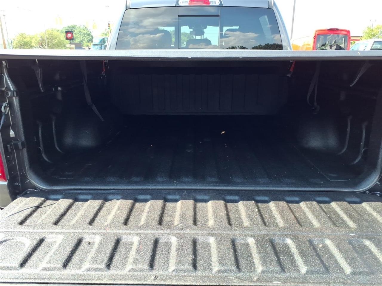 RAM 1500 Big Horn 4x4 Crew Cab 5'7" Box 2020