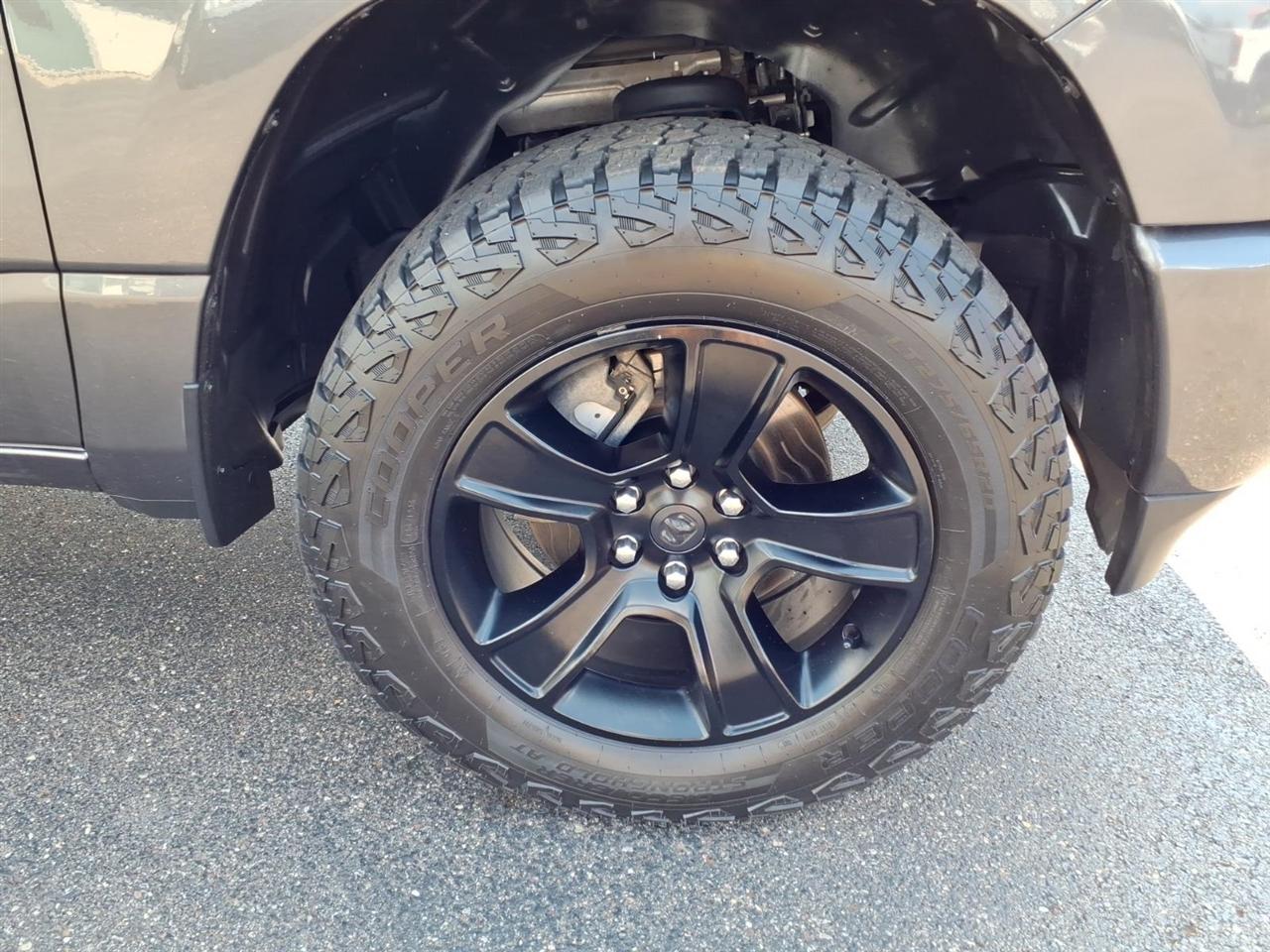 RAM 1500 Big Horn 4x4 Crew Cab 5'7" Box 2020