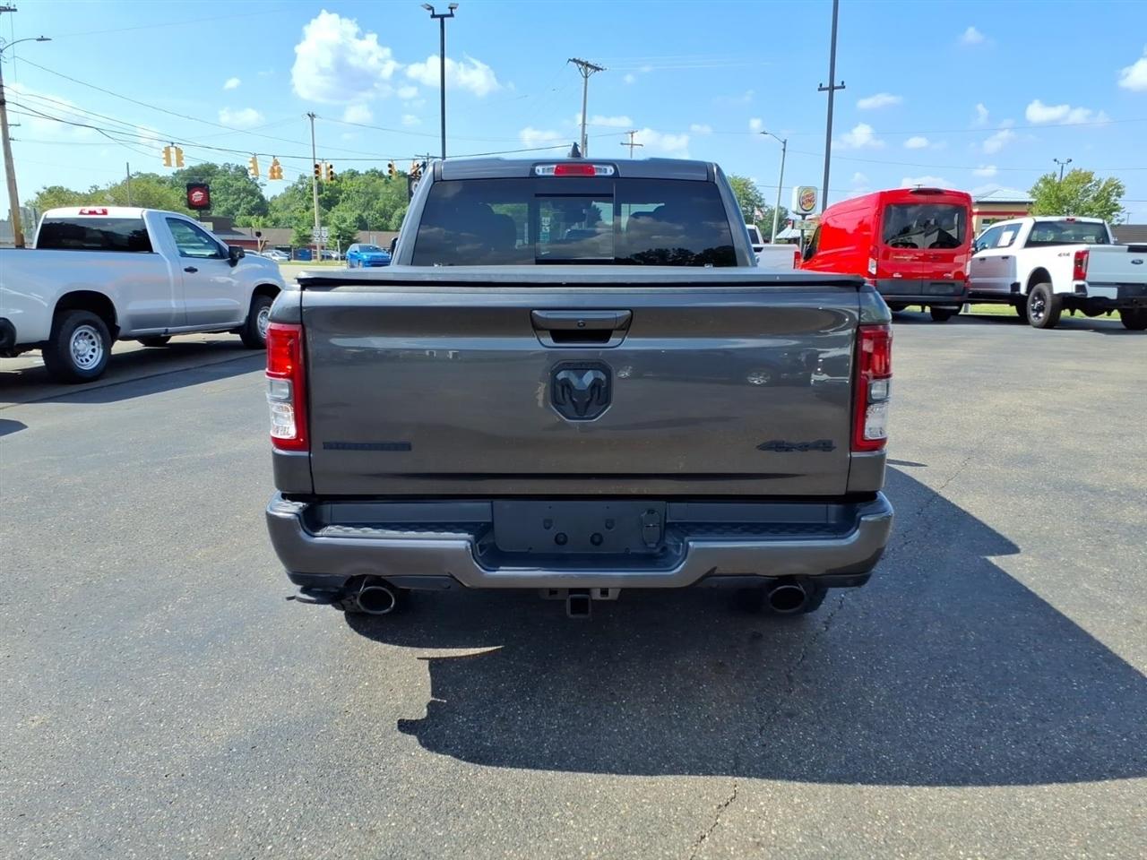 RAM 1500 Big Horn 4x4 Crew Cab 5'7" Box 2020