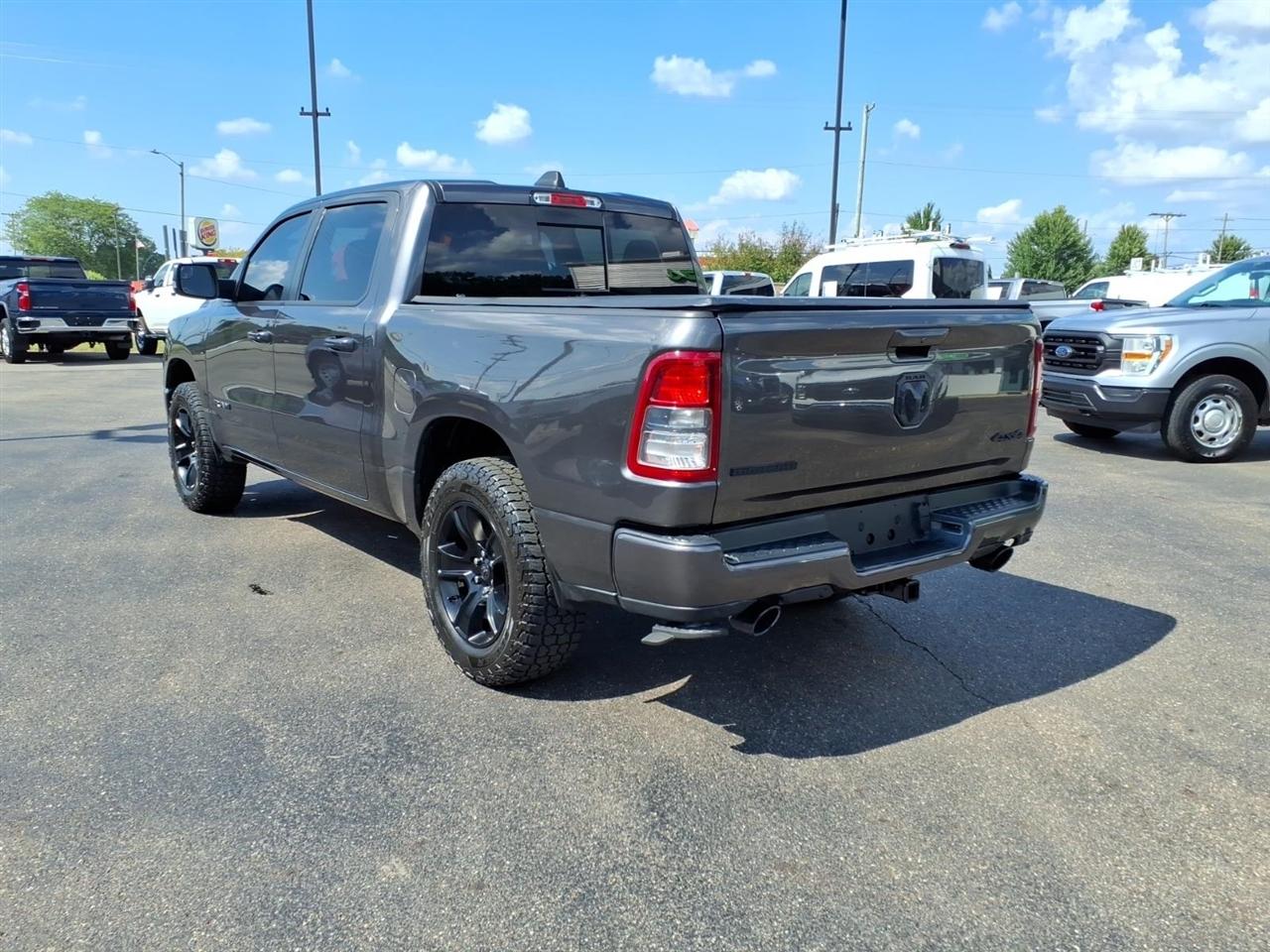 RAM 1500 Big Horn 4x4 Crew Cab 5'7" Box 2020