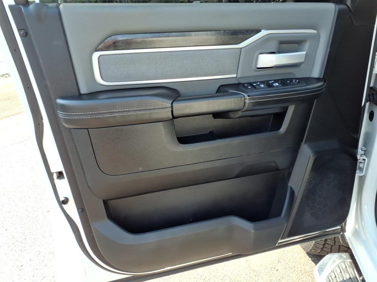 RAM 2500 Big Horn 4x4 Crew Cab 6'4" Box 2022