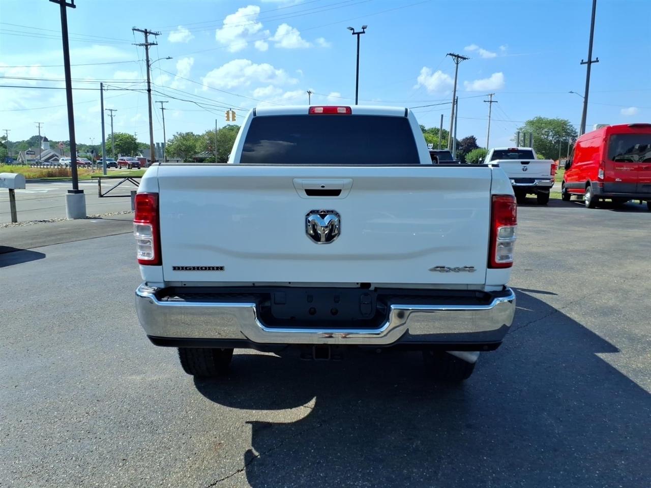 RAM 2500 Big Horn 4x4 Crew Cab 6'4" Box 2022