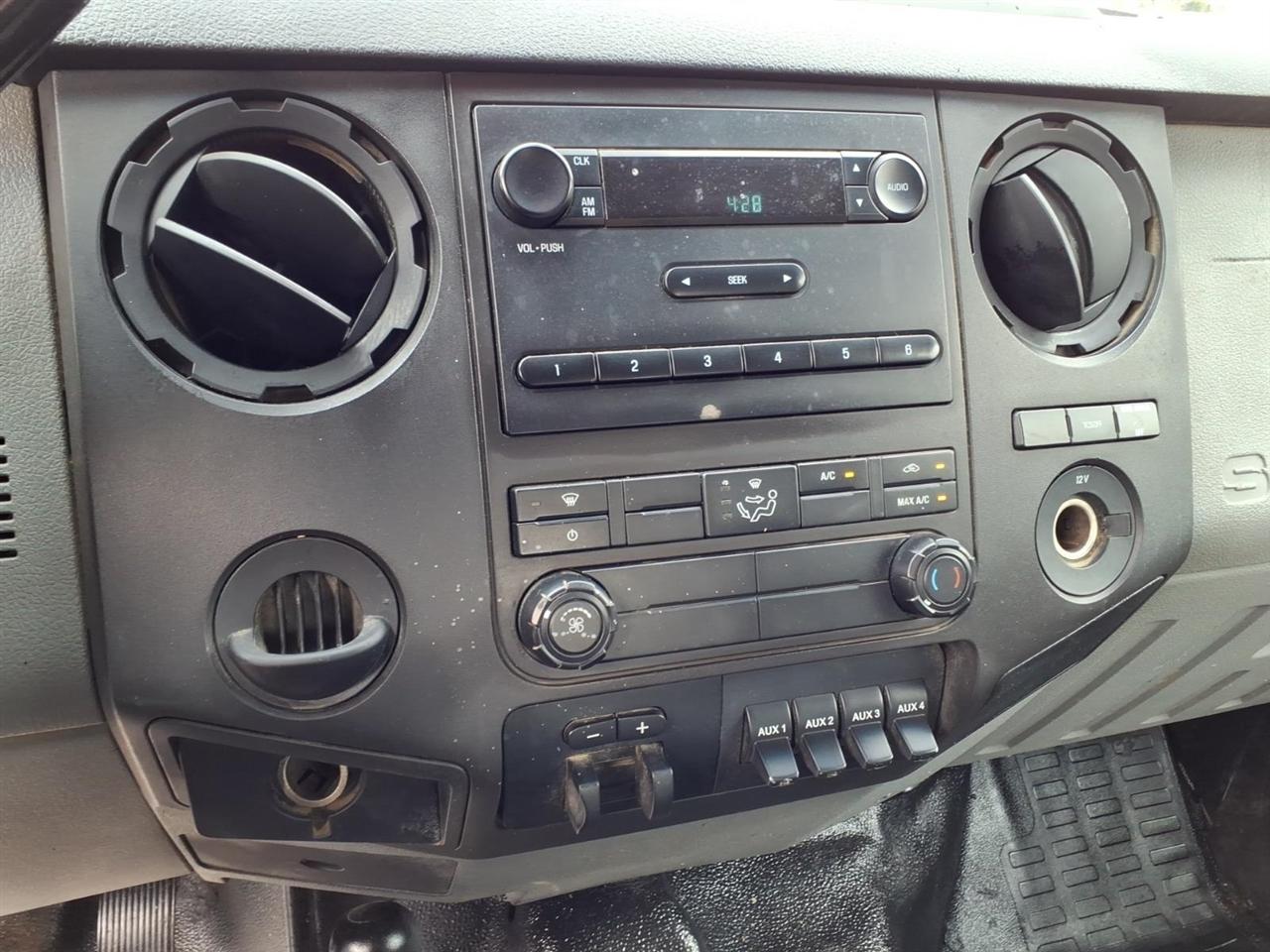 Ford Super Duty F-350 DRW 4WD SuperCab 162" WB 60" CA XLT 2015