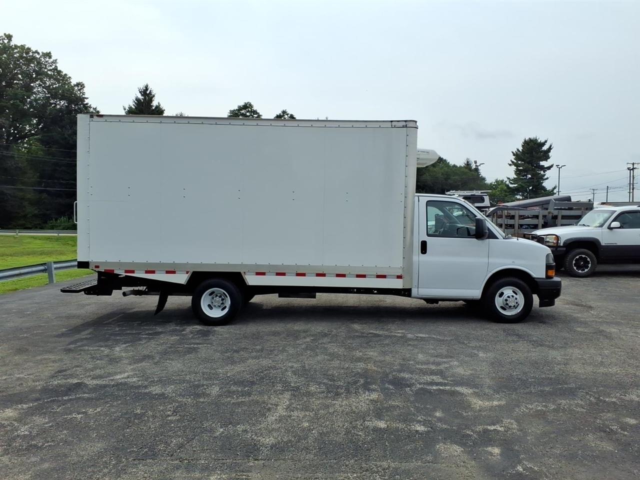 Chevrolet Express Commercial Cutaway 3500 Van 177" 2024