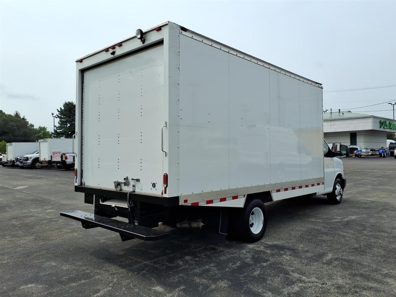 Chevrolet Express Commercial Cutaway 3500 Van 177" 2024