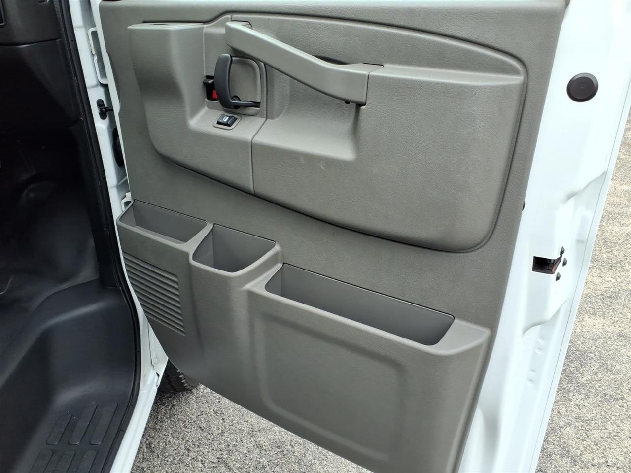 Chevrolet Express Commercial Cutaway 3500 Van 177" 2024