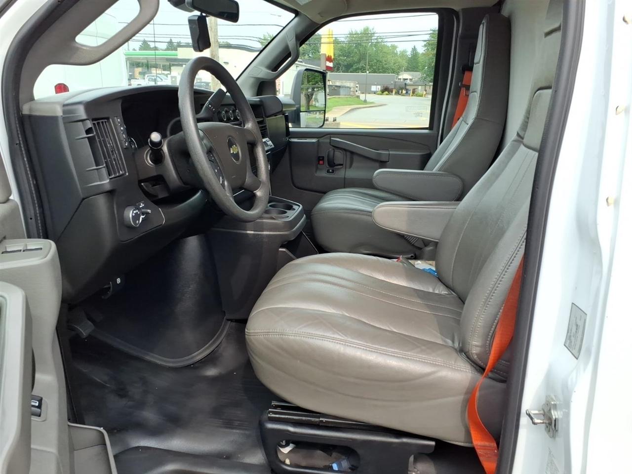 Chevrolet Express Commercial Cutaway 3500 Van 177" 2024