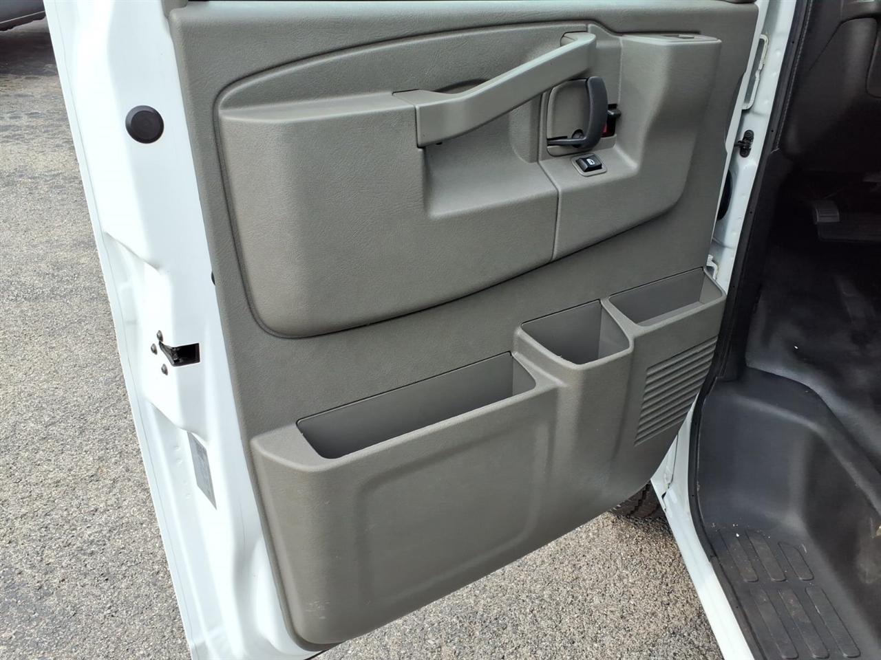 Chevrolet Express Commercial Cutaway 3500 Van 177" 2024