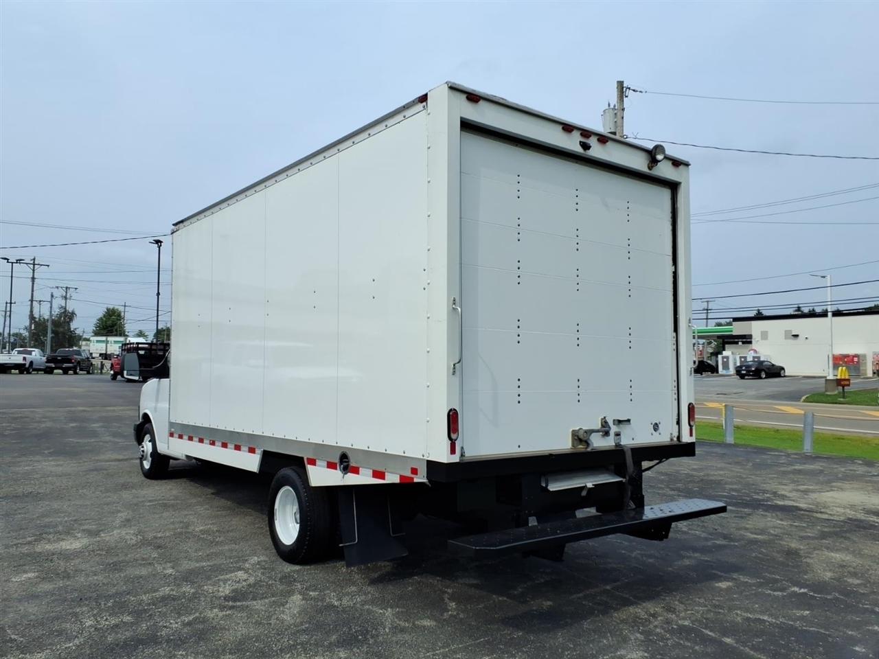 Chevrolet Express Commercial Cutaway 3500 Van 177" 2024