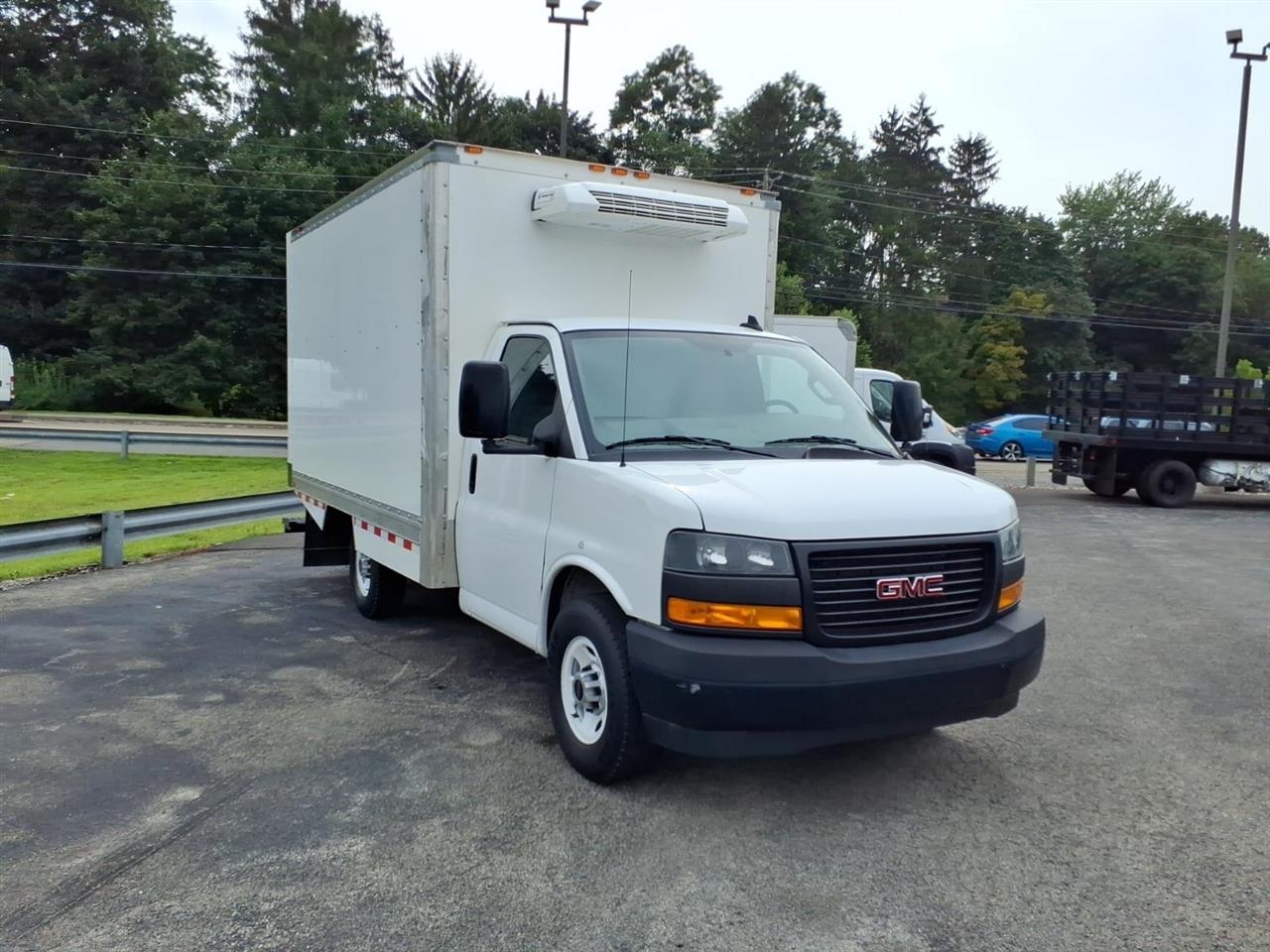 GMC Savana Commercial Cutaway 3500 Van 139" 2023