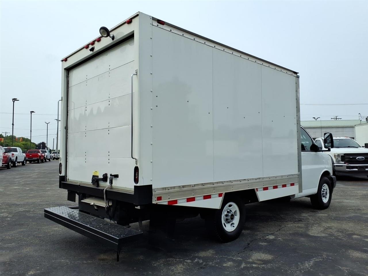 GMC Savana Commercial Cutaway 3500 Van 139" 2023