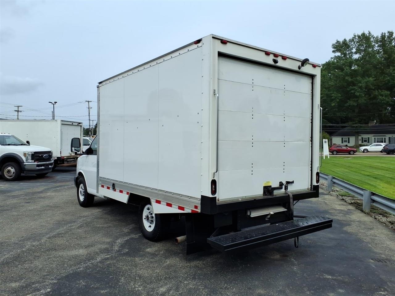 GMC Savana Commercial Cutaway 3500 Van 139" 2023