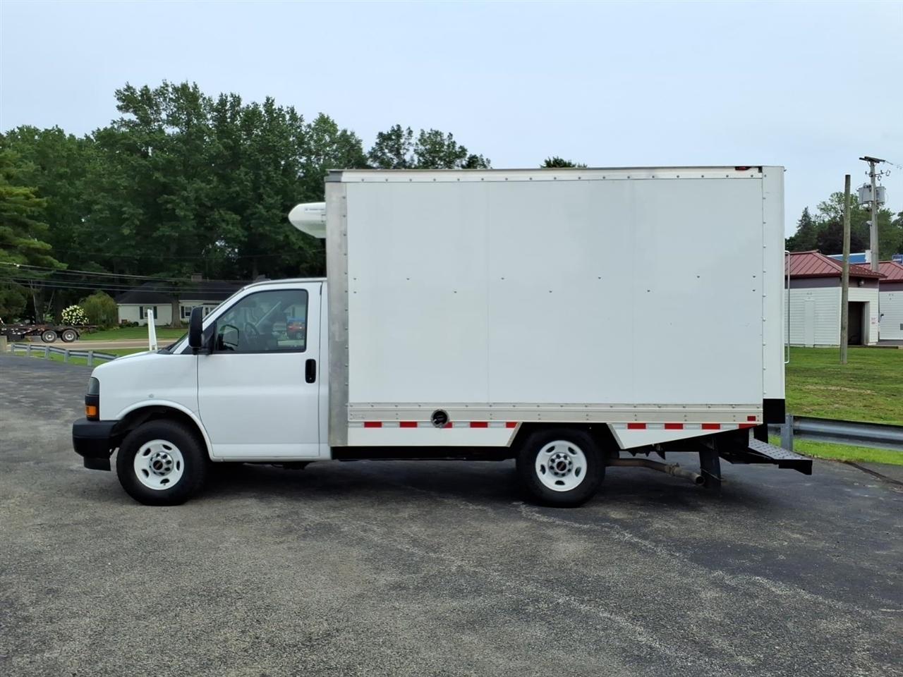 GMC Savana Commercial Cutaway 3500 Van 139" 2023