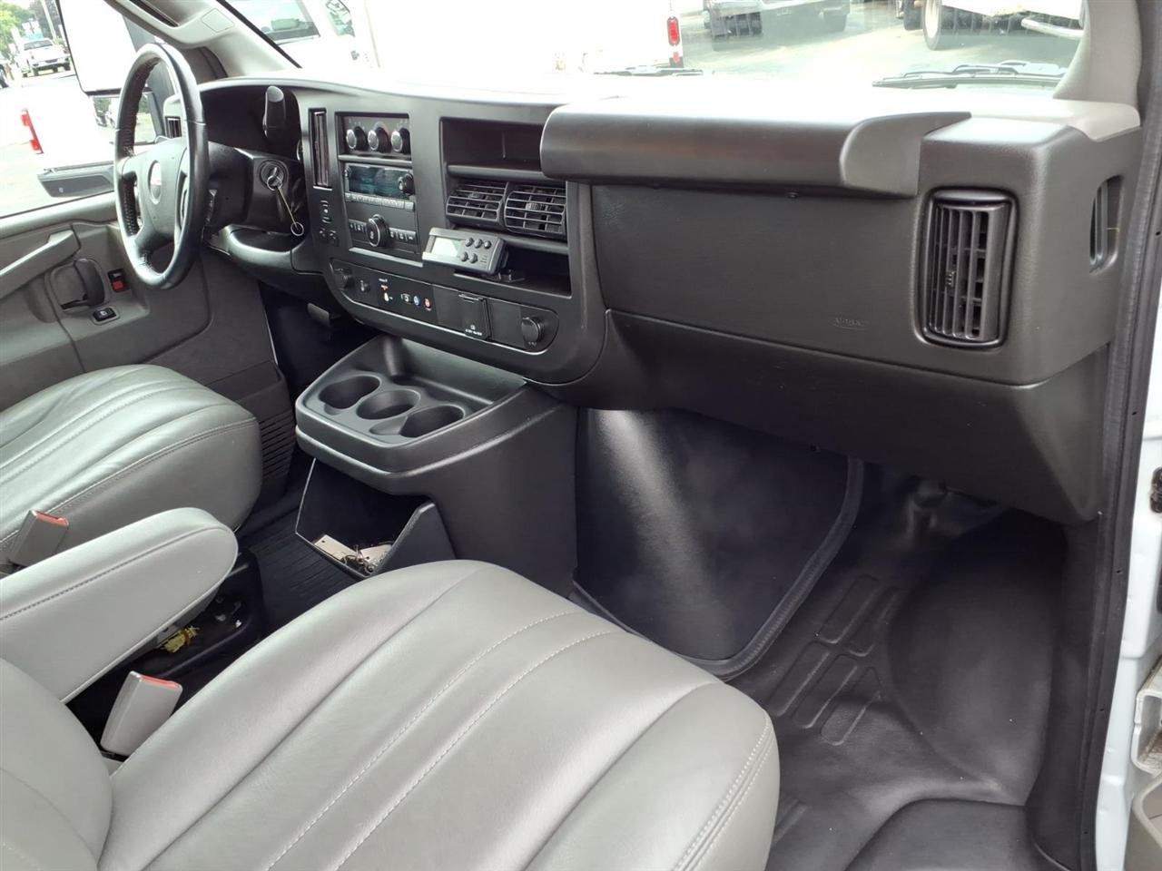 GMC Savana Commercial Cutaway 3500 Van 139" 2023