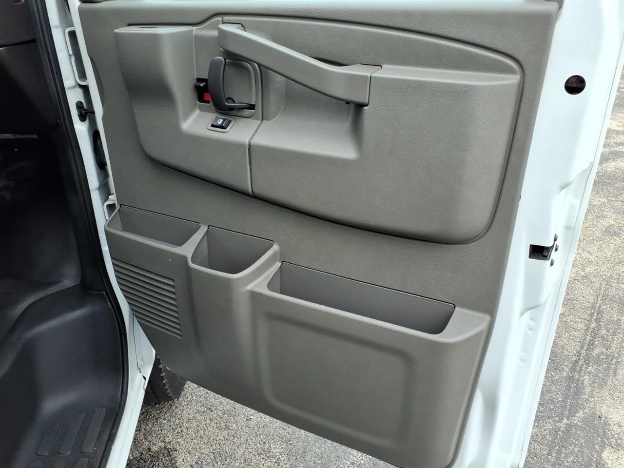 GMC Savana Commercial Cutaway 3500 Van 139" 2023