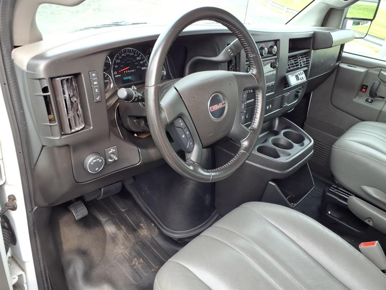 GMC Savana Commercial Cutaway 3500 Van 139" 2023