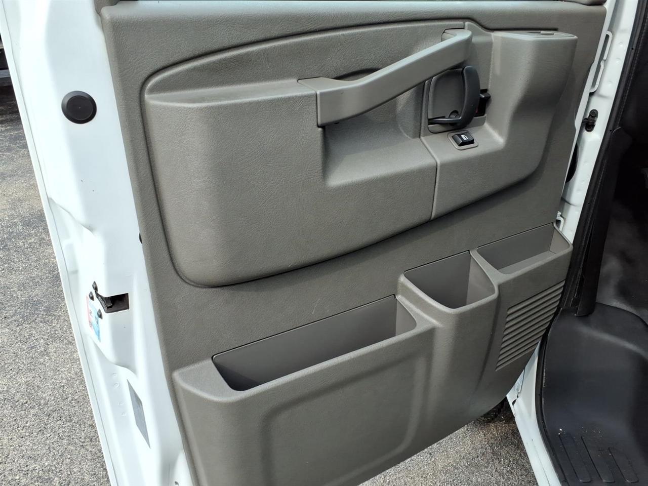GMC Savana Commercial Cutaway 3500 Van 139" 2023