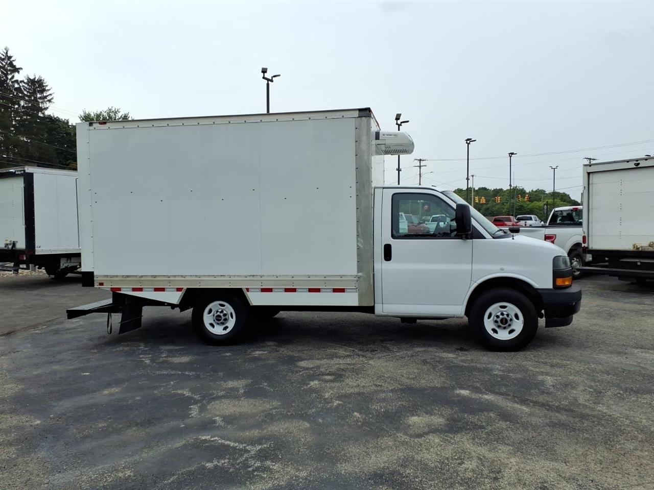 GMC Savana Commercial Cutaway 3500 Van 139" 2023