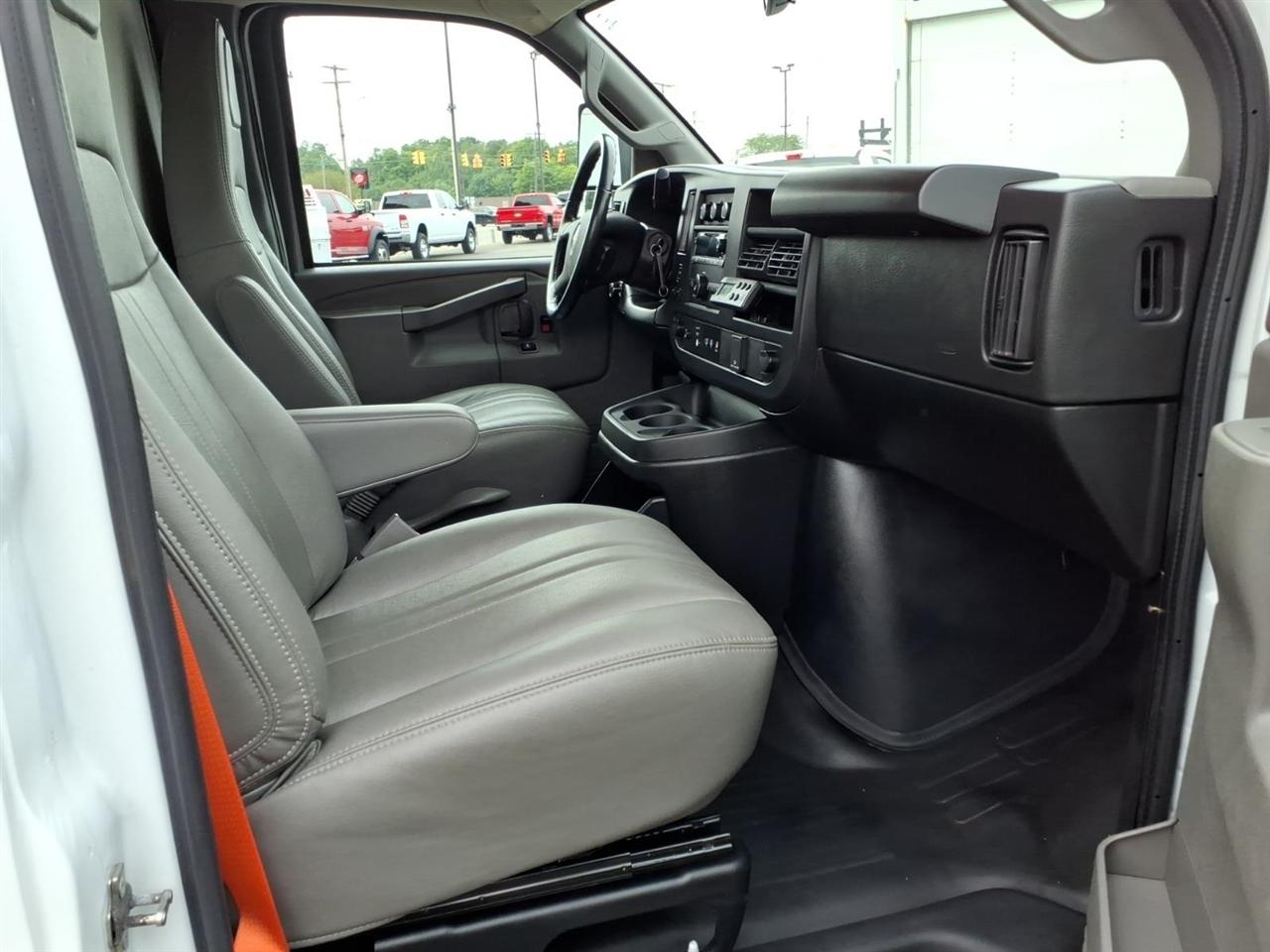 GMC Savana Commercial Cutaway 3500 Van 139" 2023