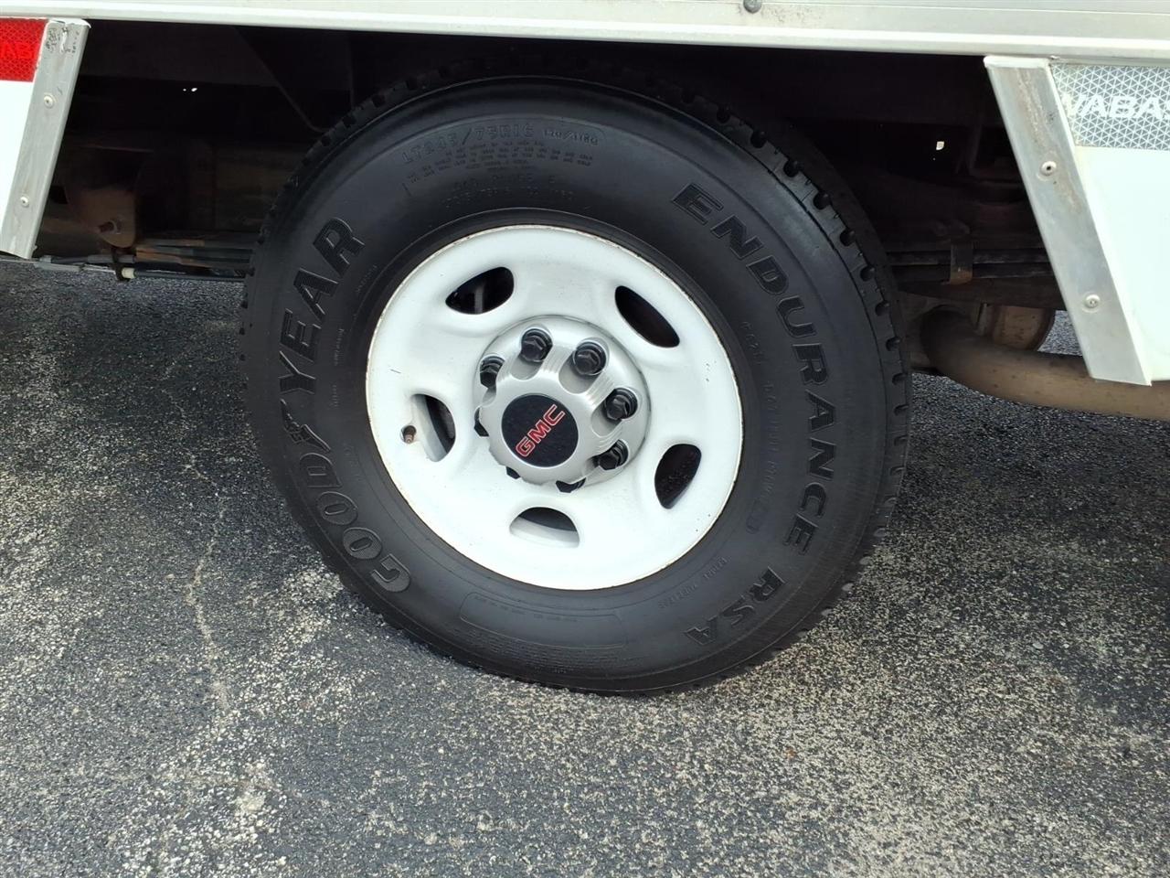 GMC Savana Commercial Cutaway 3500 Van 139" 2023