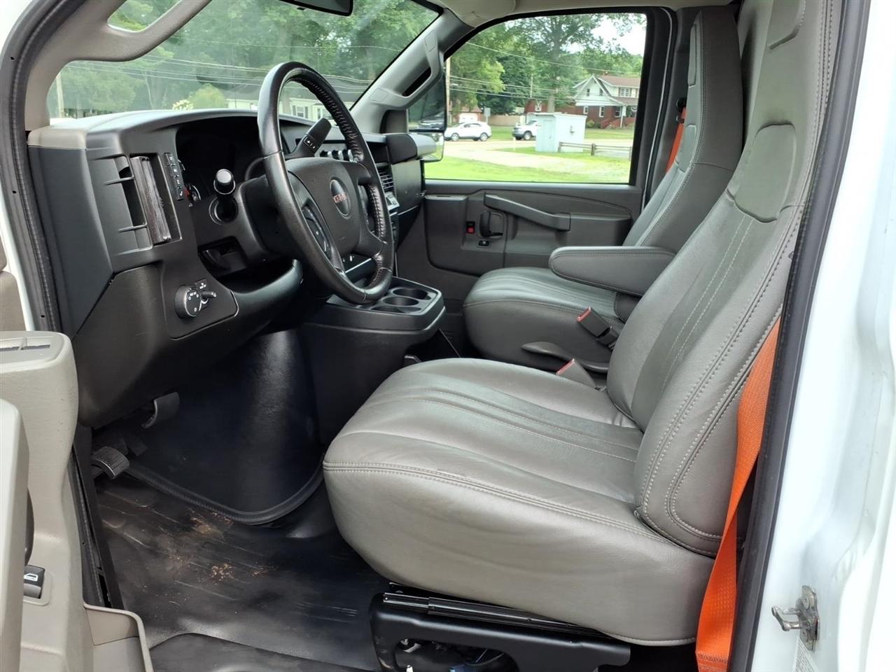 GMC Savana Commercial Cutaway 3500 Van 139" 2023