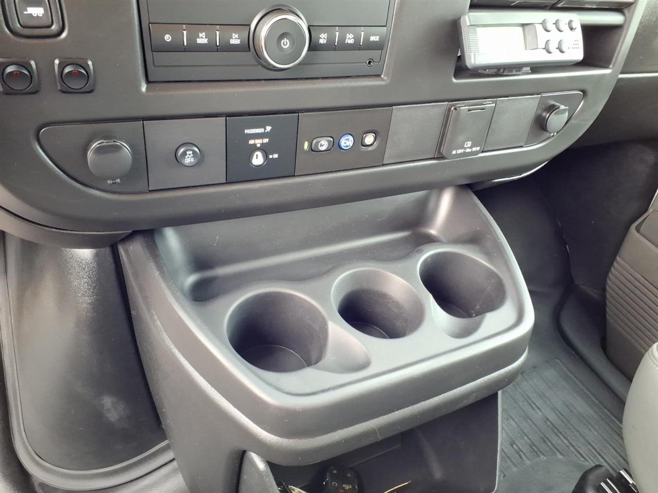 GMC Savana Commercial Cutaway 3500 Van 139" 2023