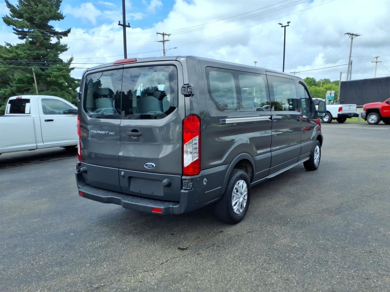 Ford Transit Wagon T-350 148" Low Roof XLT Sliding RH Dr 2017